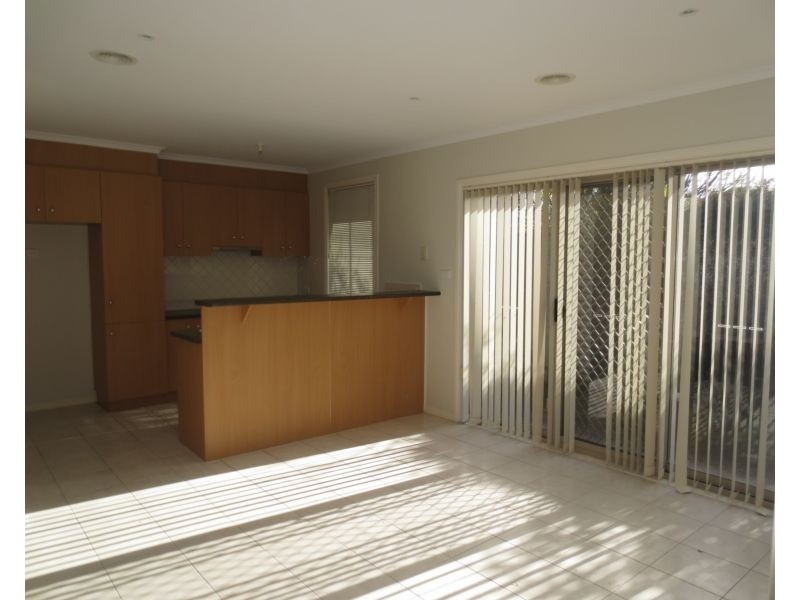 2/181 Civic Parade, Altona VIC 3018