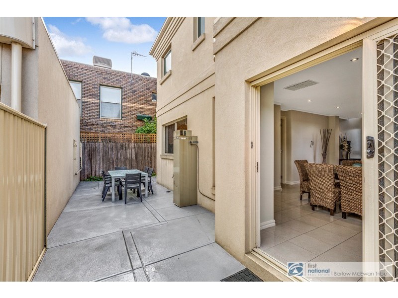 1/9 Millers Road, Altona VIC 3018