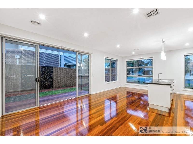 1.49 Maidstone Street, Altona VIC 3018