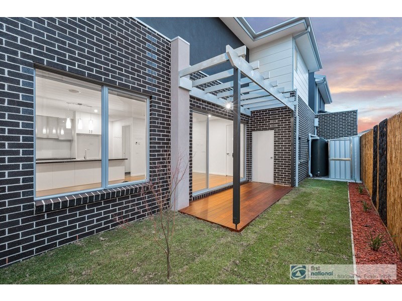 1.49 Maidstone Street, Altona VIC 3018