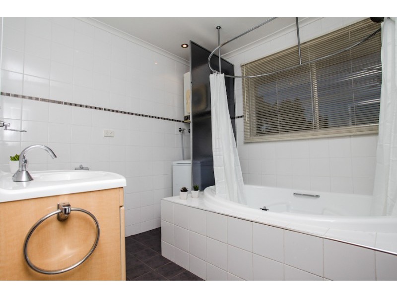 35 Waters Drive, Altona VIC 3018