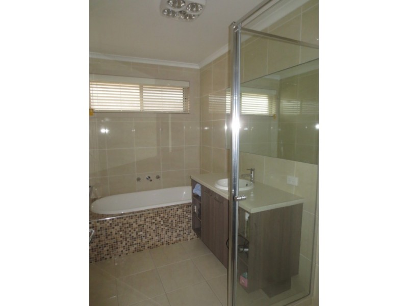 3 Tatman Drive, Altona Meadows VIC 3028