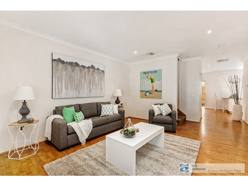 3/8 Grieve Parade, Altona VIC 3018