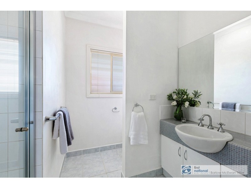 3/8 Grieve Parade, Altona VIC 3018