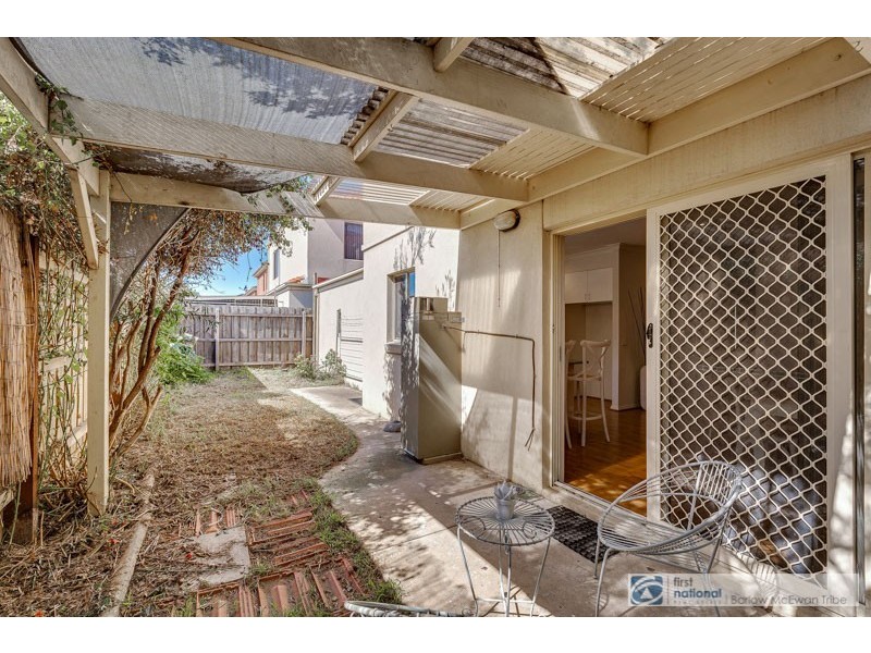 3/8 Grieve Parade, Altona VIC 3018