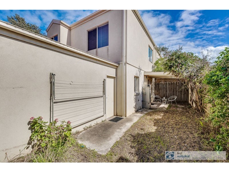 3/8 Grieve Parade, Altona VIC 3018