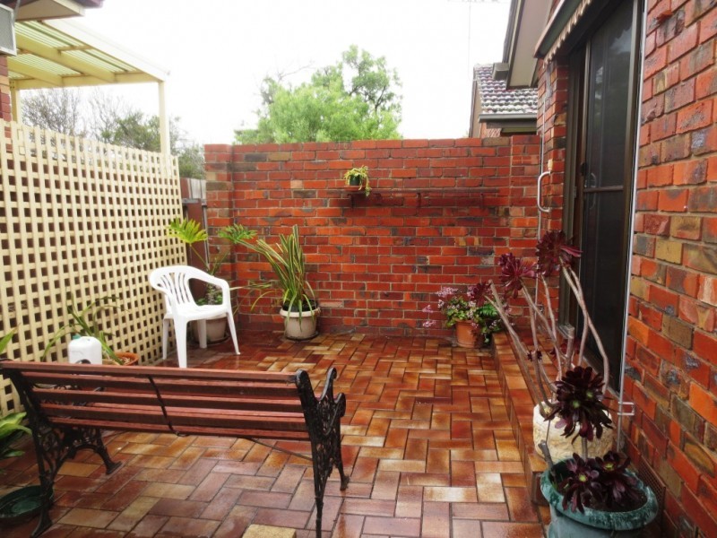 2/15 Blyth Street, Altona VIC 3018