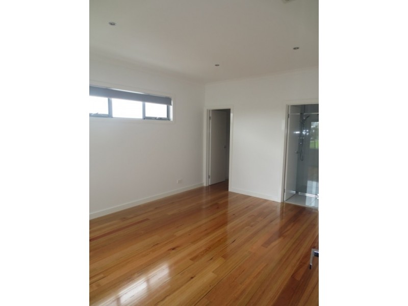 1/4 Macneil Drive, Altona Meadows VIC 3028