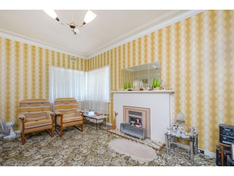 16 Bracken Grove, Altona VIC 3018
