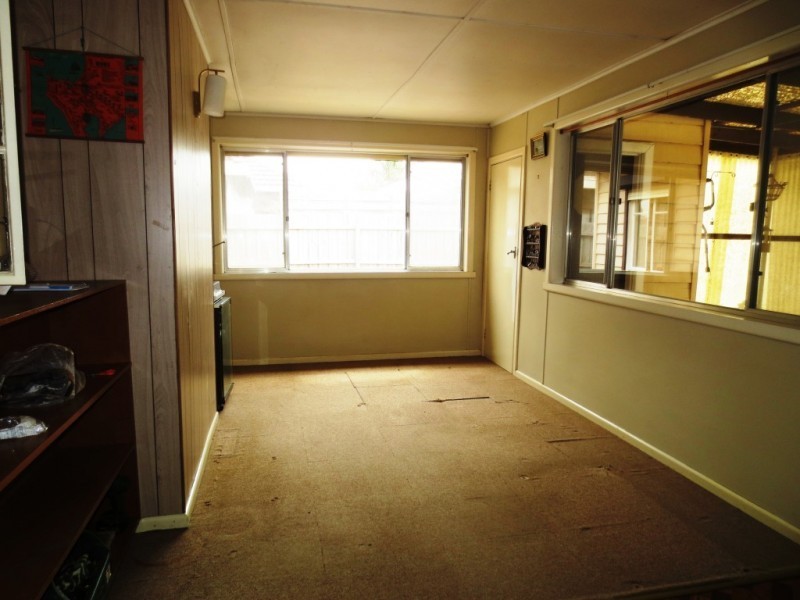 16 Bracken Grove, Altona VIC 3018