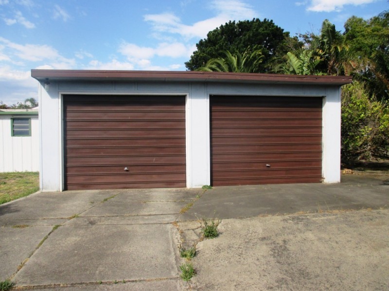 16 Bracken Grove, Altona VIC 3018
