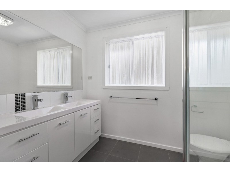 6 McIntyre Drive, Altona VIC 3018