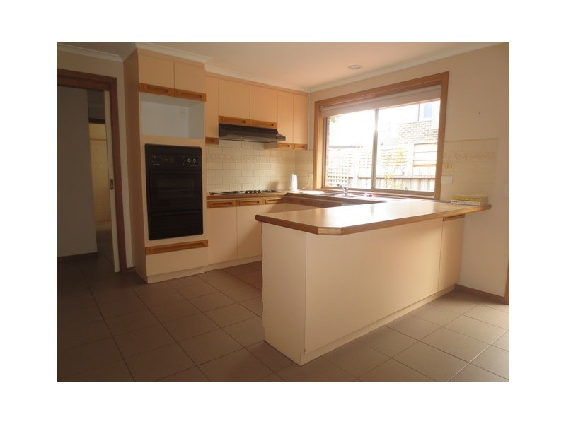 2/19 Romawi Street, Altona VIC 3018