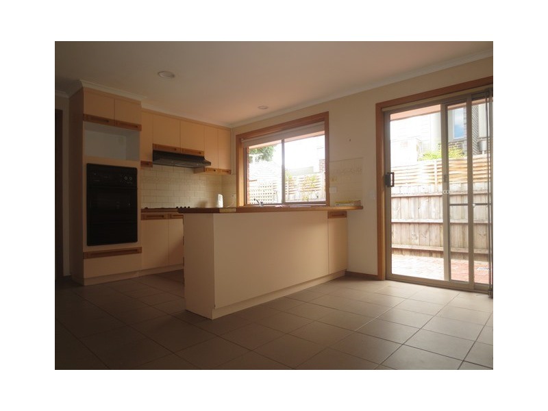 2/19 Romawi Street, Altona VIC 3018