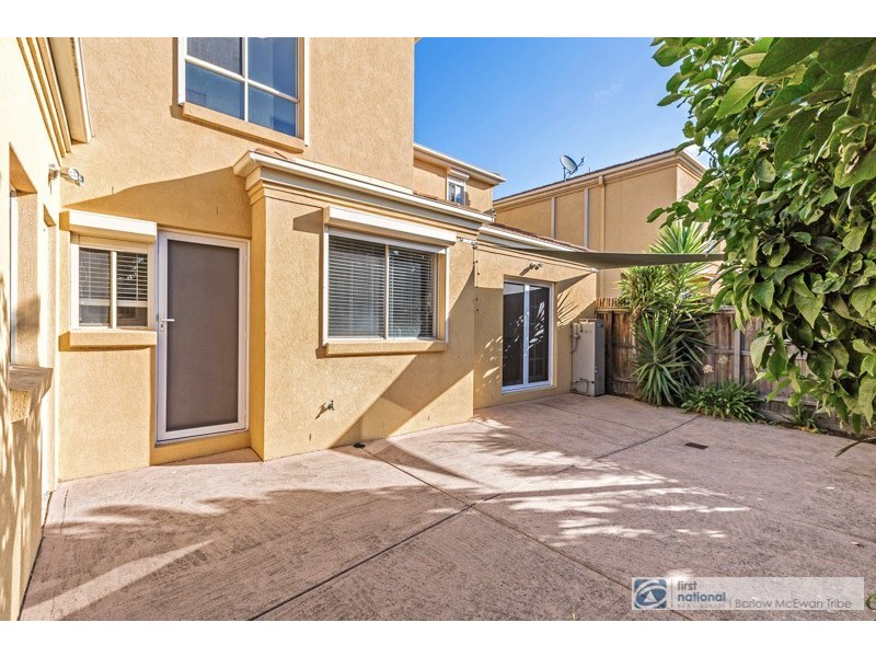 2/6 Romawi Street, Altona VIC 3018