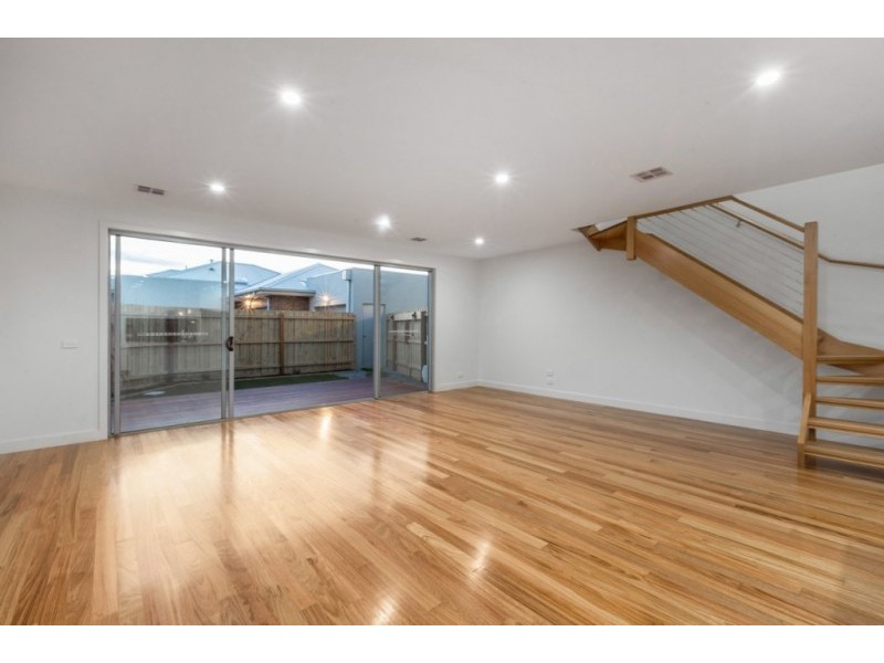 2/67 Rose Street, Altona VIC 3018