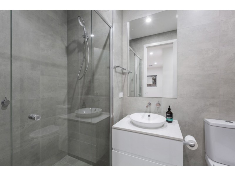 2/67 Rose Street, Altona VIC 3018