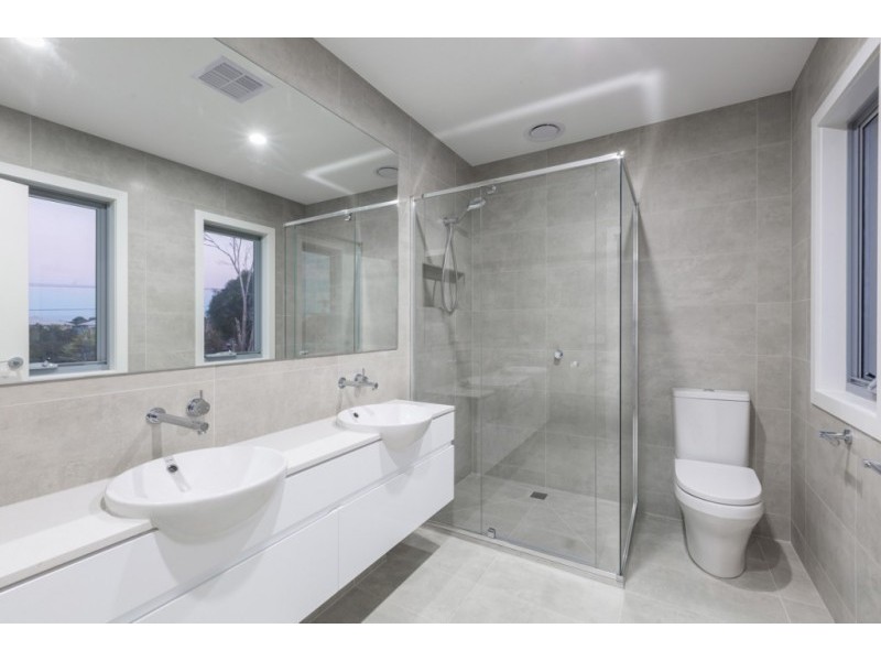 2/67 Rose Street, Altona VIC 3018