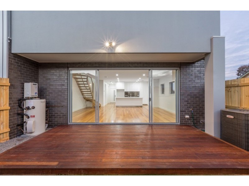 2/67 Rose Street, Altona VIC 3018