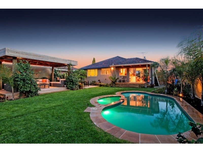 35 Waters Drive, Seaholme VIC 3018