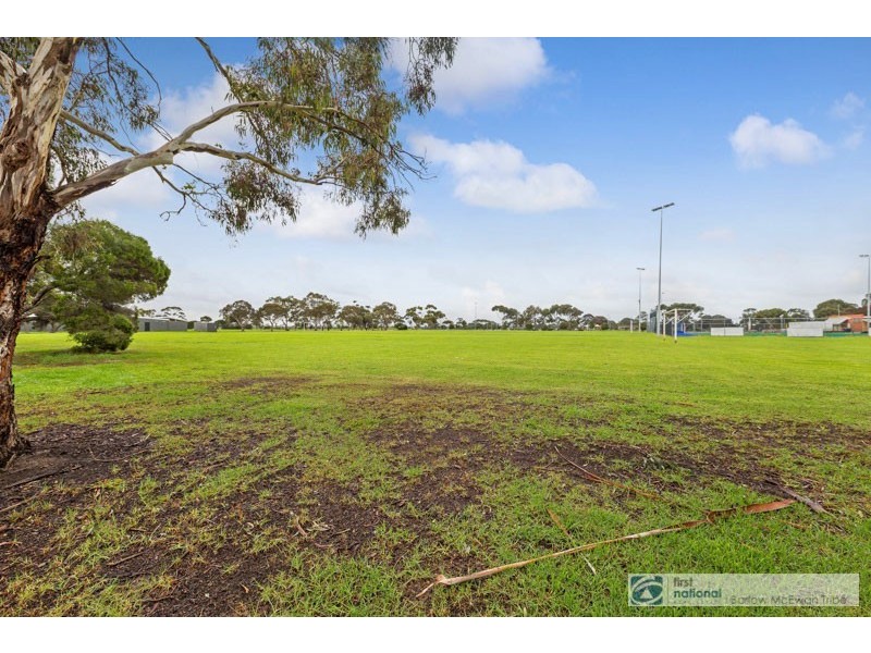 24 McIntyre Drive, Altona VIC 3018