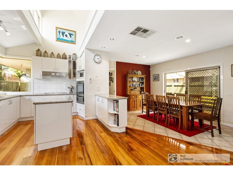 6 Davis Court, Altona Meadows VIC 3028