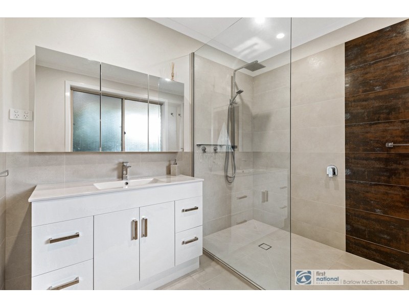 6 Davis Court, Altona Meadows VIC 3028