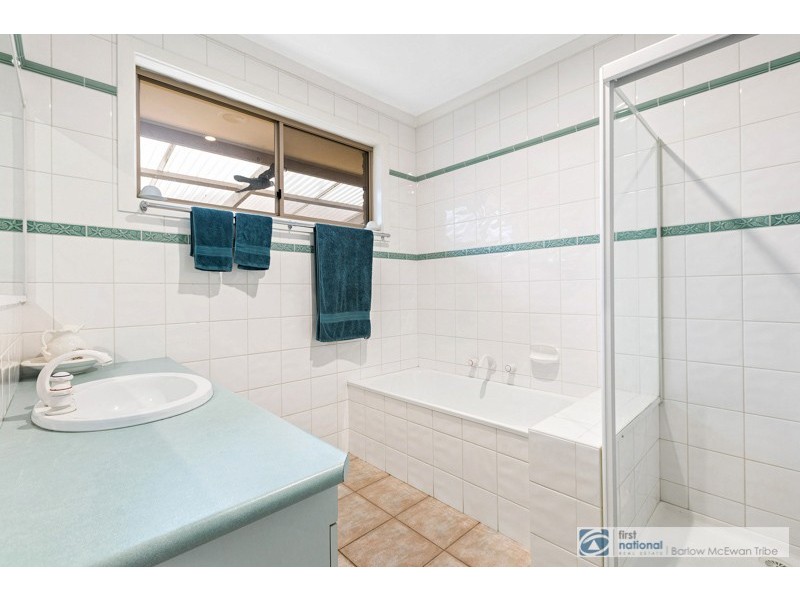 6 Davis Court, Altona Meadows VIC 3028