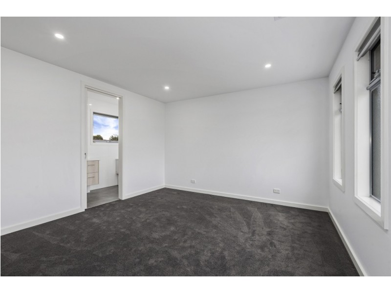 2/14 Lark Street, Altona VIC 3018