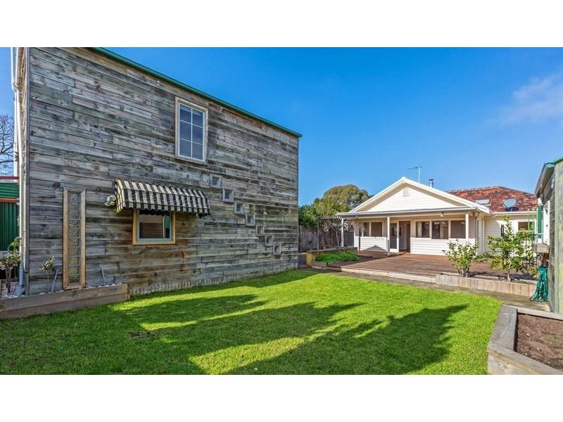19 Bracken Grove, Altona VIC 3018