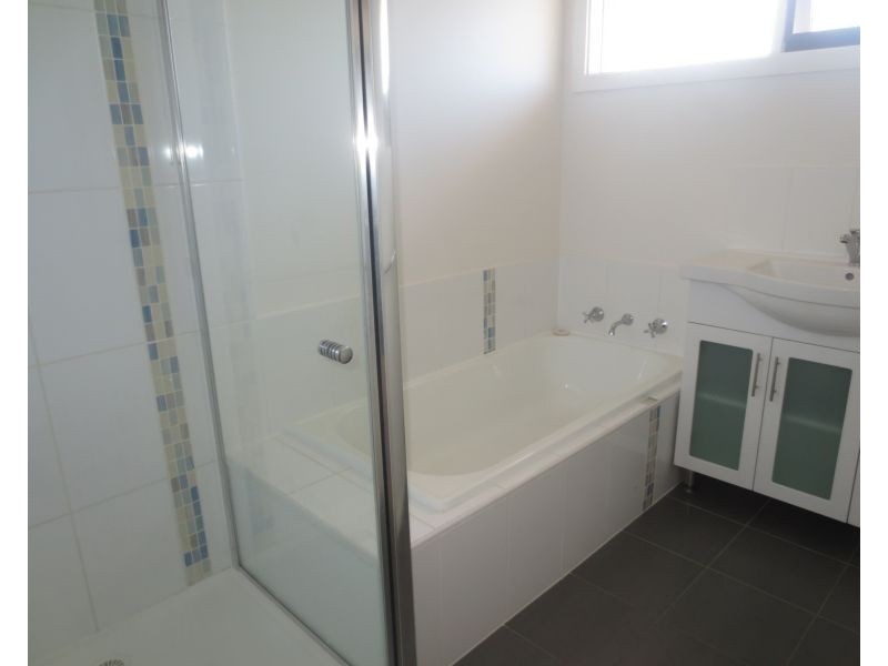 2/114 Blyth Street, Altona VIC 3018