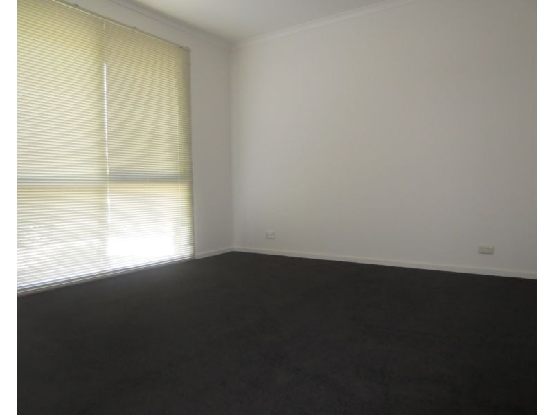 2/114 Blyth Street, Altona VIC 3018