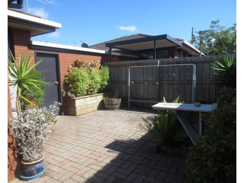 2/114 Blyth Street, Altona VIC 3018