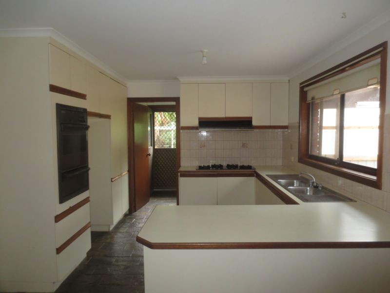 3 Kensington Cres, Altona Meadows VIC 3028