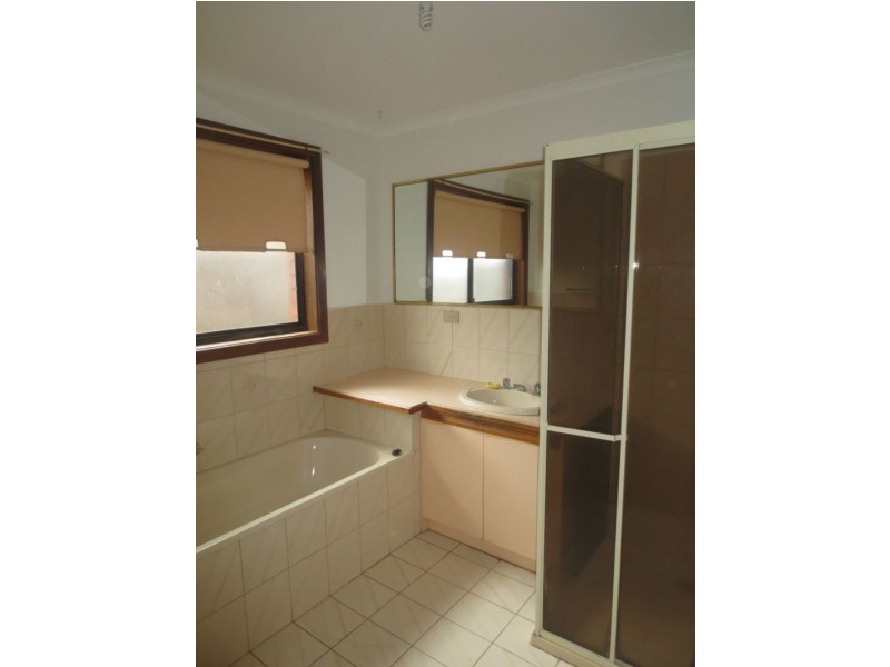 3 Kensington Cres, Altona Meadows VIC 3028