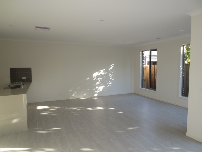 3/2A Romawi Street, Altona VIC 3018