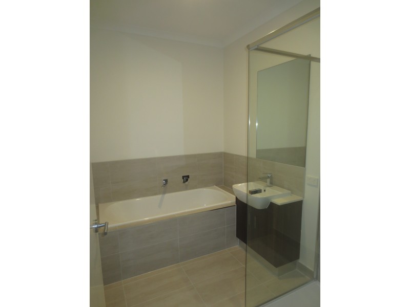 3/2A Romawi Street, Altona VIC 3018