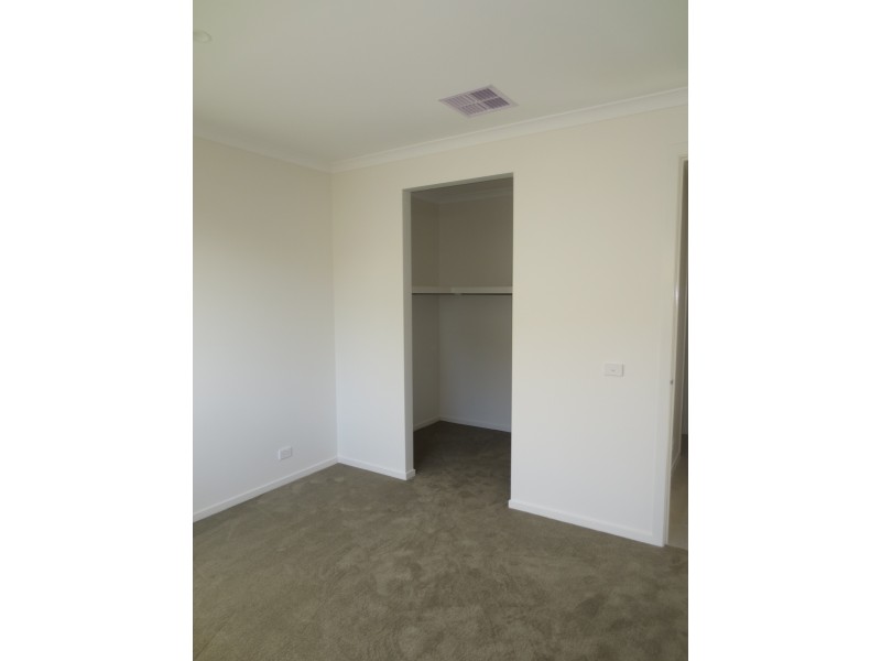 3/2A Romawi Street, Altona VIC 3018