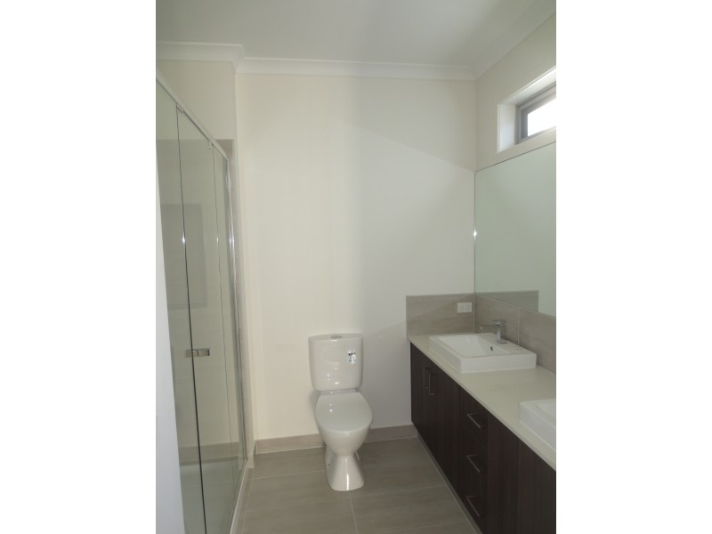 3/2A Romawi Street, Altona VIC 3018