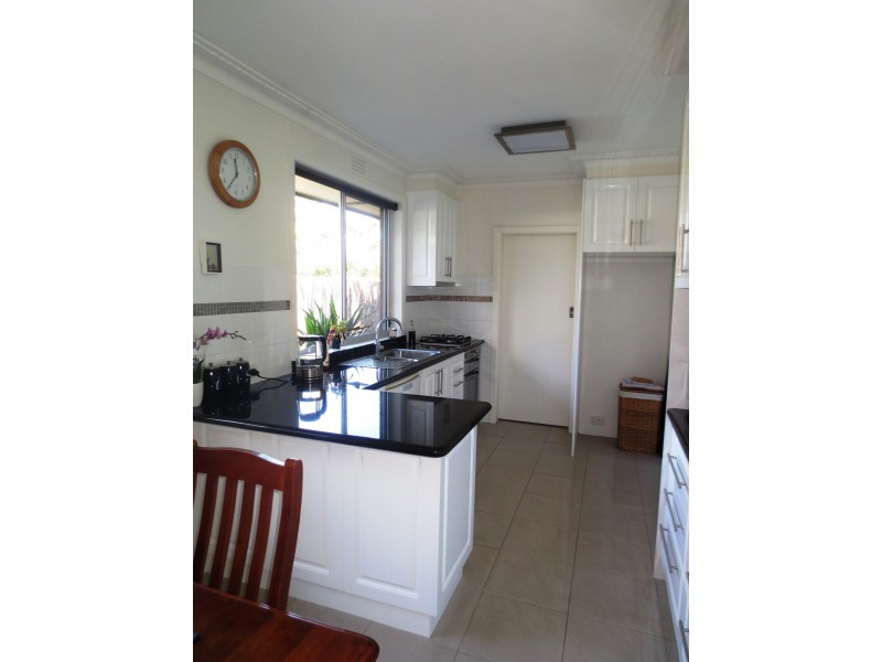 11 Deavey Court, Altona VIC 3018