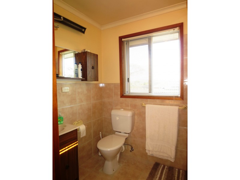 11 Deavey Court, Altona VIC 3018