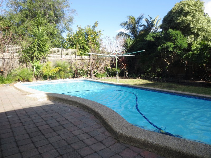 11 Deavey Court, Altona VIC 3018