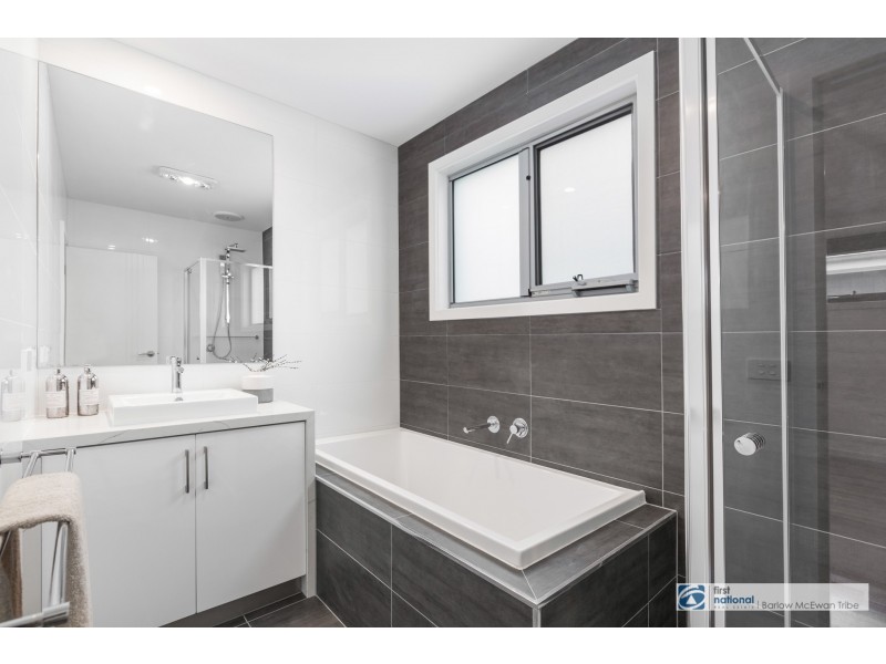 2/11 David Street, Altona VIC 3018