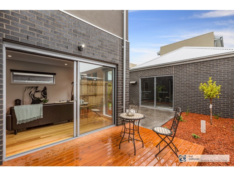 2/11 David Street, Altona VIC 3018