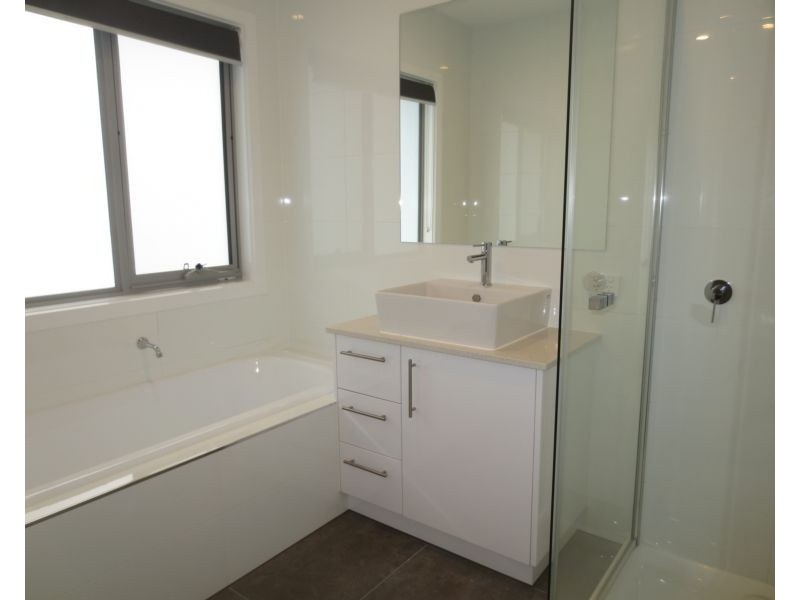 16A Charles Road, Altona VIC 3018