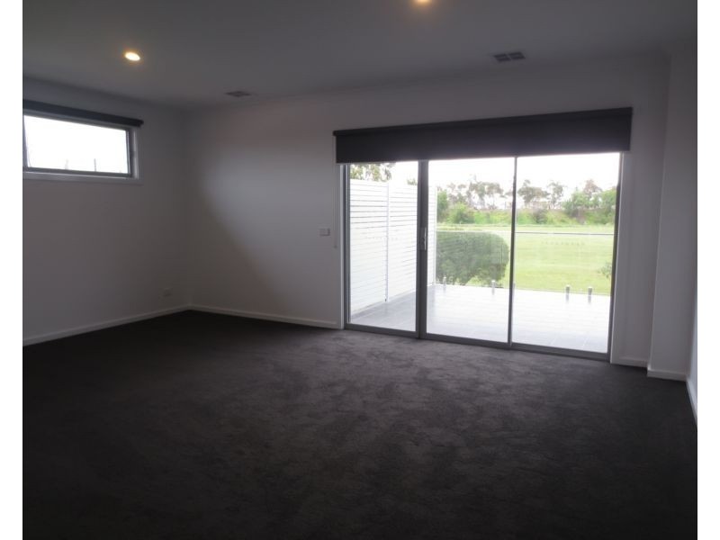 16A Charles Road, Altona VIC 3018