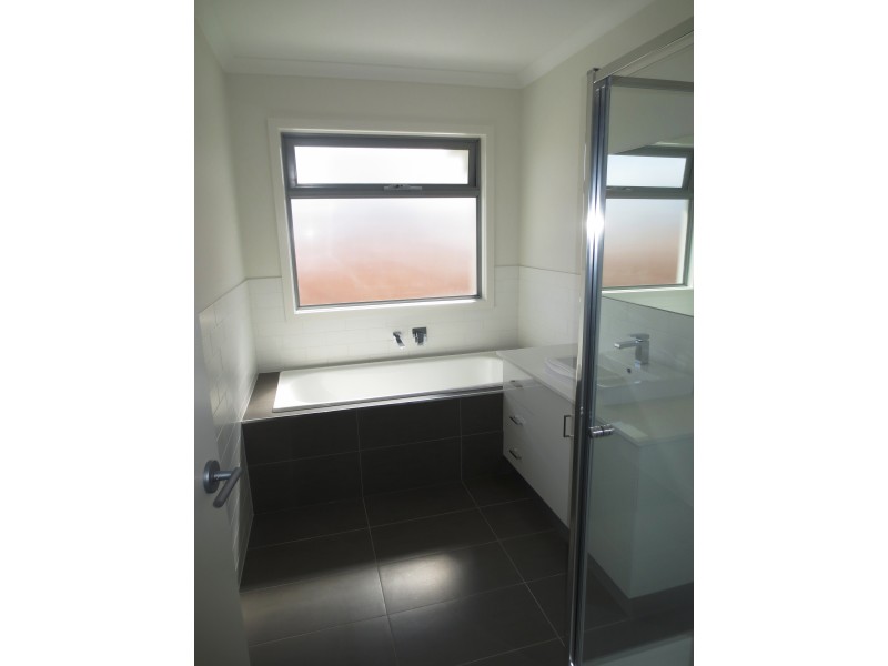 2/14 Hancock Street, Altona VIC 3018