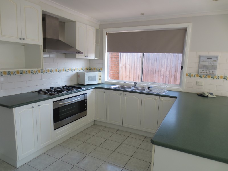 17 Dixon Crt, Altona Meadows VIC 3028