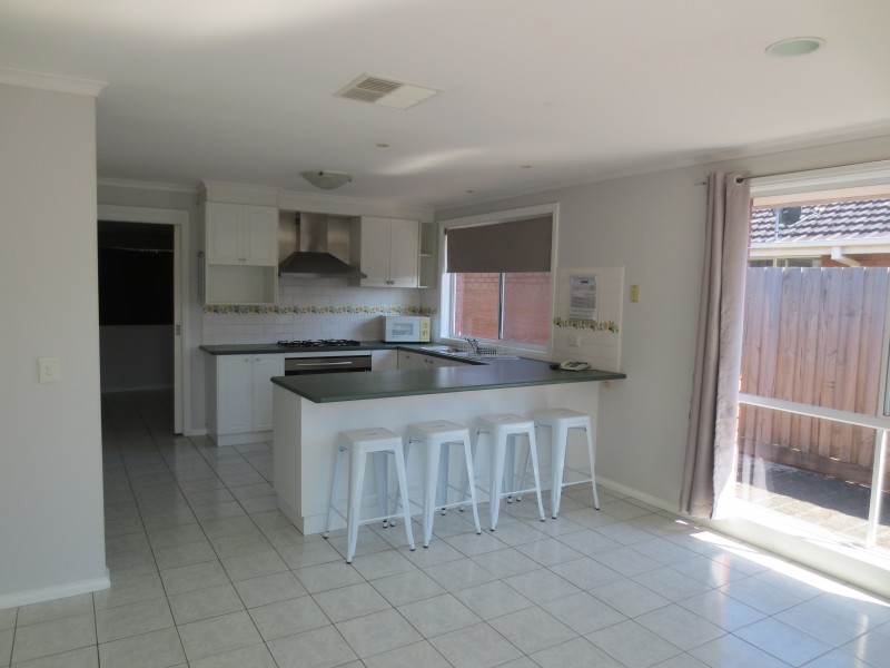 17 Dixon Crt, Altona Meadows VIC 3028