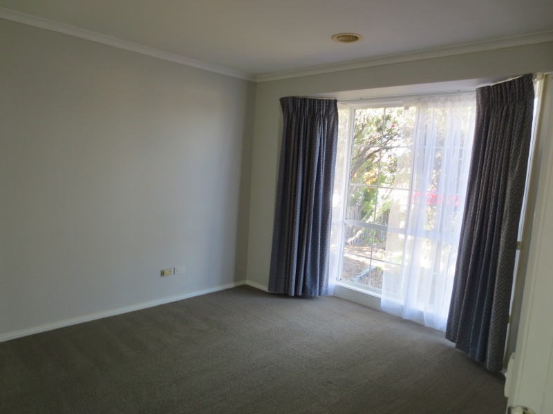 17 Dixon Crt, Altona Meadows VIC 3028